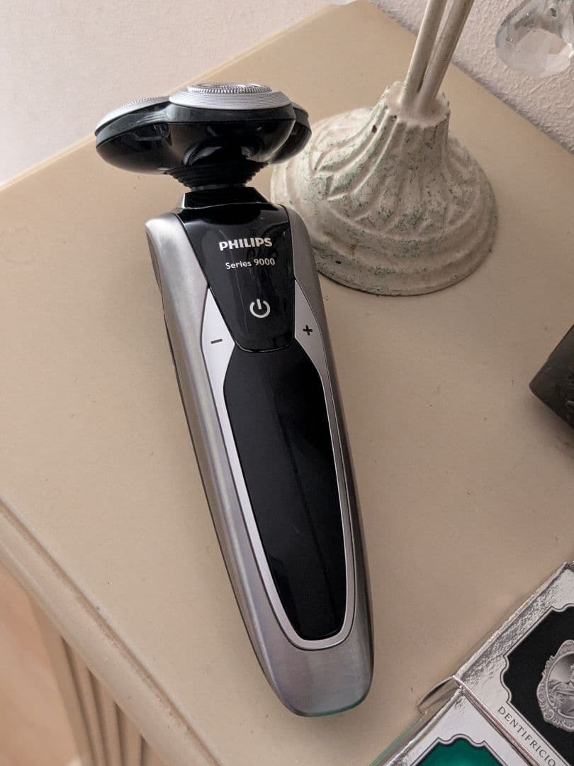 ✨️PHILIPS　9000シリーズ最上位モデル　72枚刃　2018年製✨️