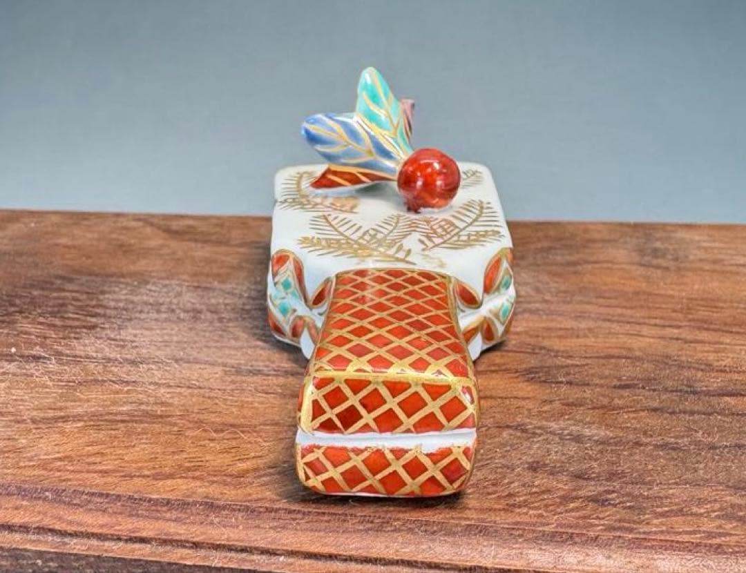 【中古品】高野昭阿弥造　色絵羽子板香合（共箱）