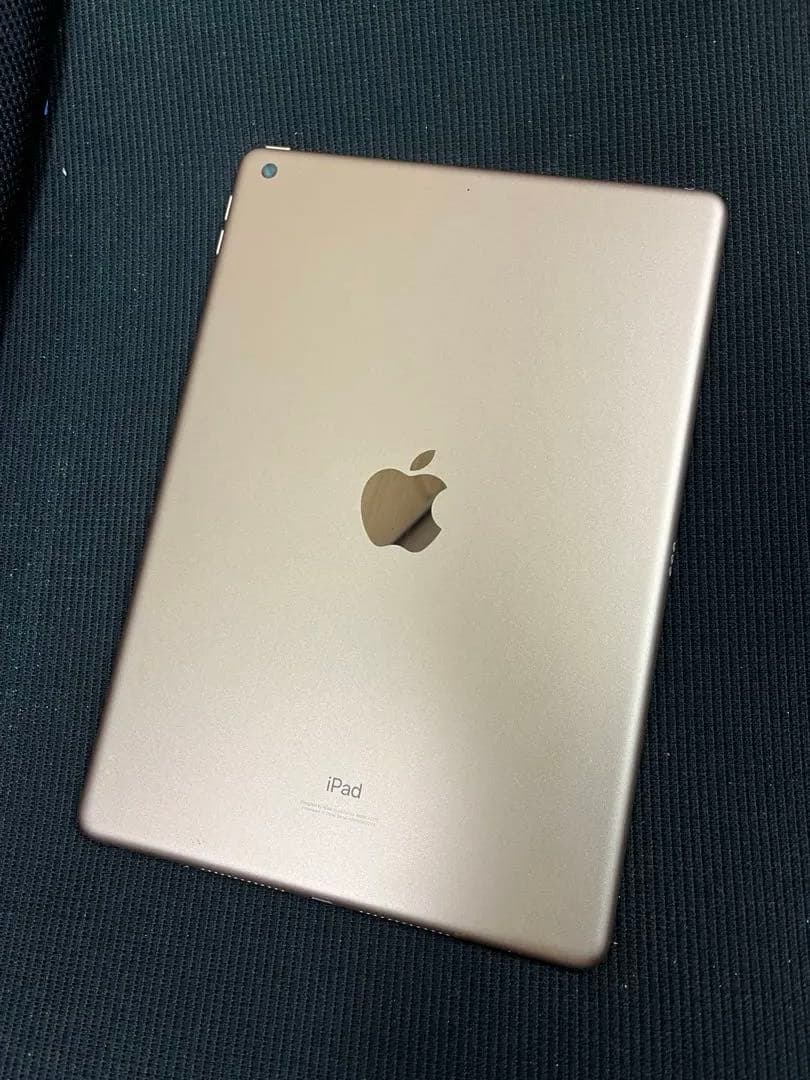Apple iPad 　第８世代　ゴールド 本体のみ