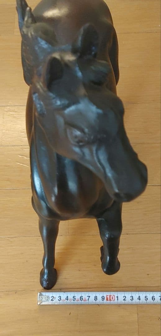 馬の金属製彫刻 走る姿勢