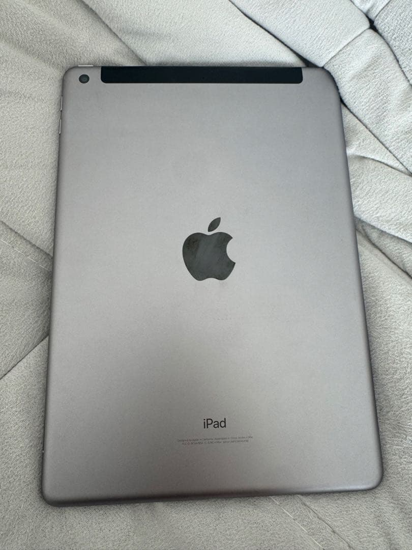iPad 第6世代 32GB セルラーモデル