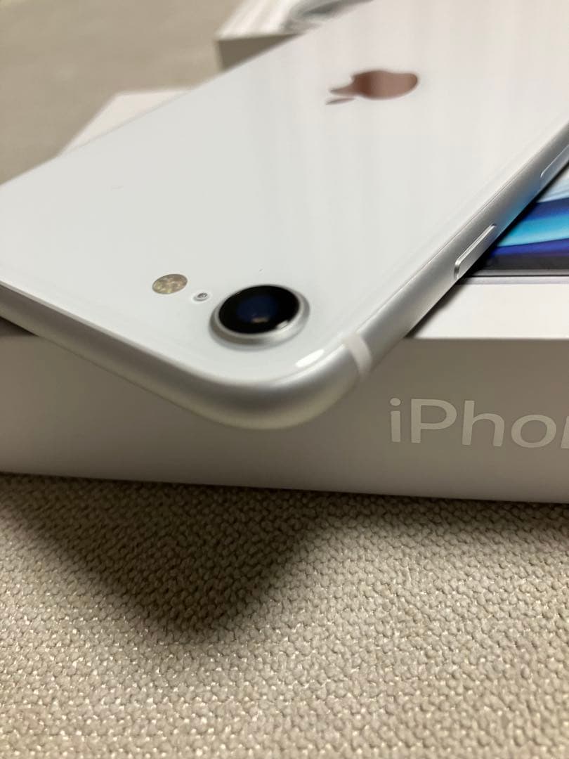 ★美品★iPhone SE 128GB　SIMフリー