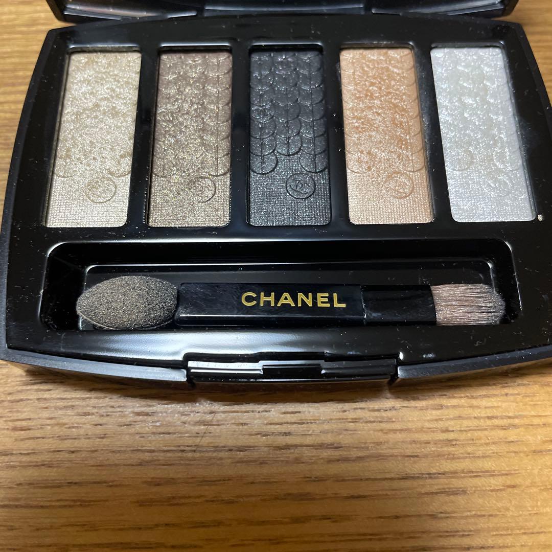 CHANEL ルミエールグラフィックアイシャドウ