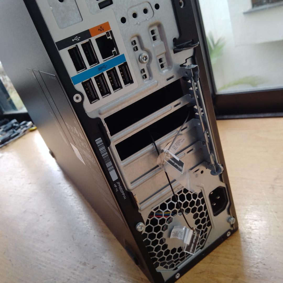 HP Z2 G4 Xeon E-2144G 16G 256G ＋ 24インチ付属