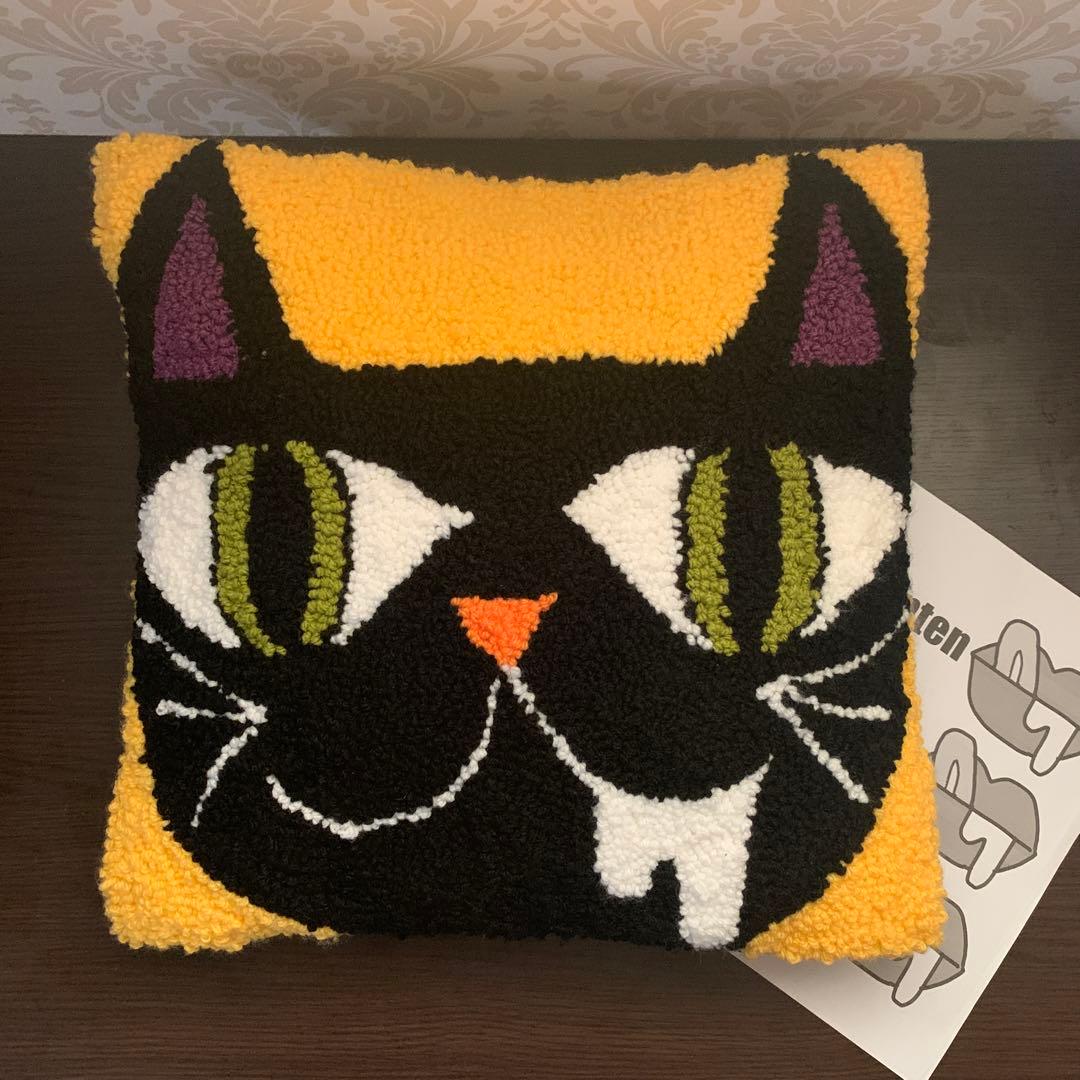 再値下げ¥7400→6400☆猫　クッションカバー　ネズミ付☆ パンチニードル