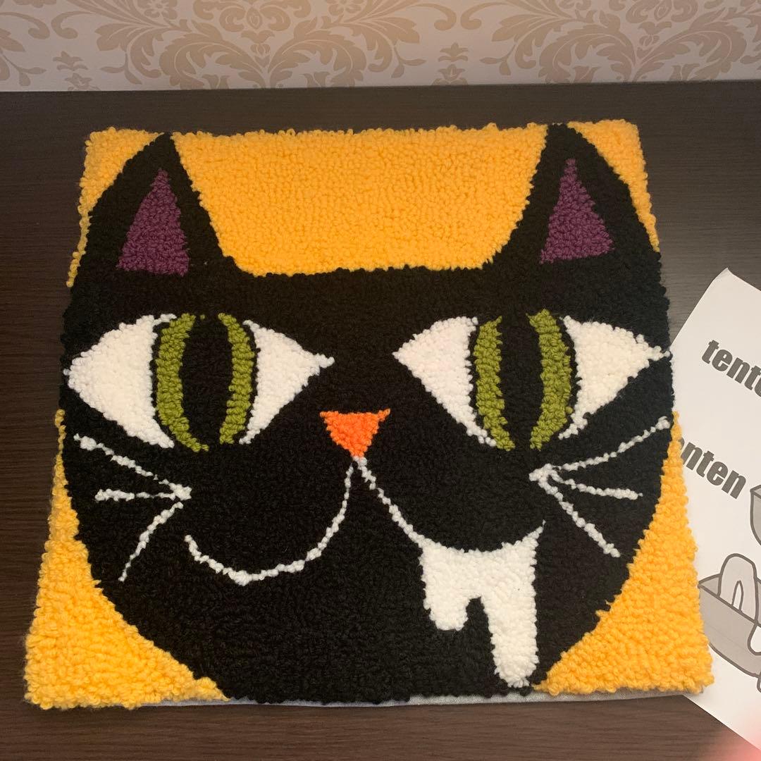 再値下げ¥7400→6400☆猫　クッションカバー　ネズミ付☆ パンチニードル