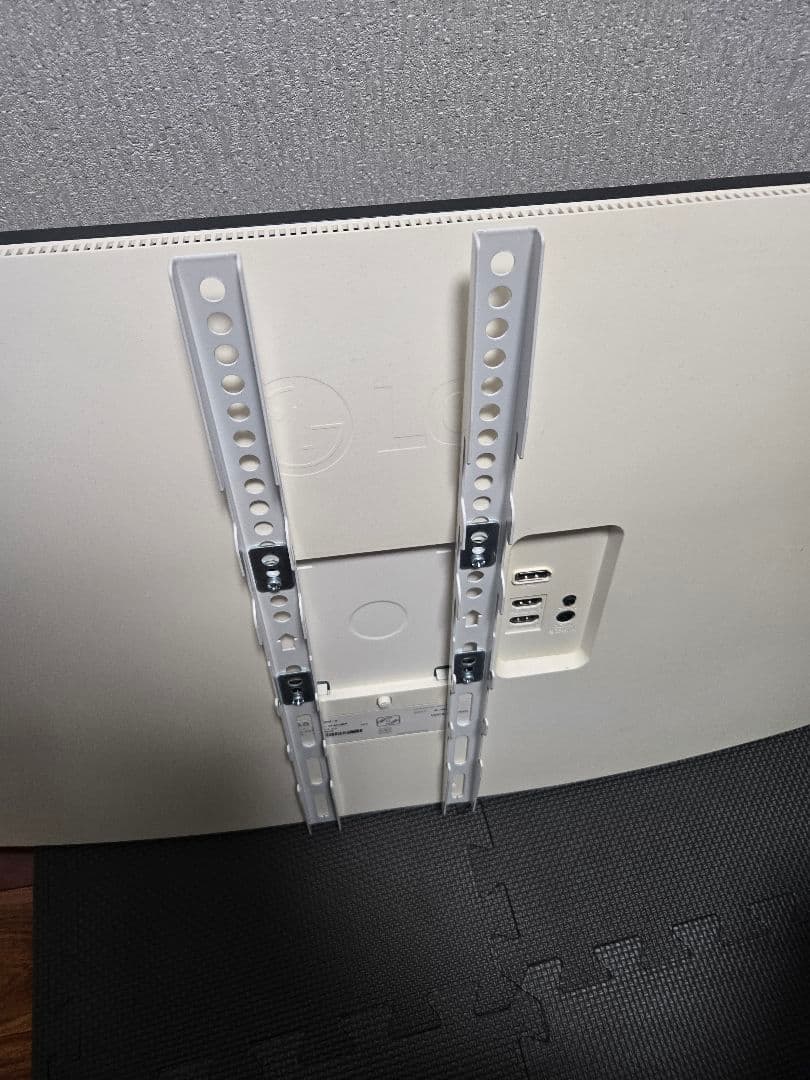 LG 31.5インチ 4Kモニター ※スタンド含まず