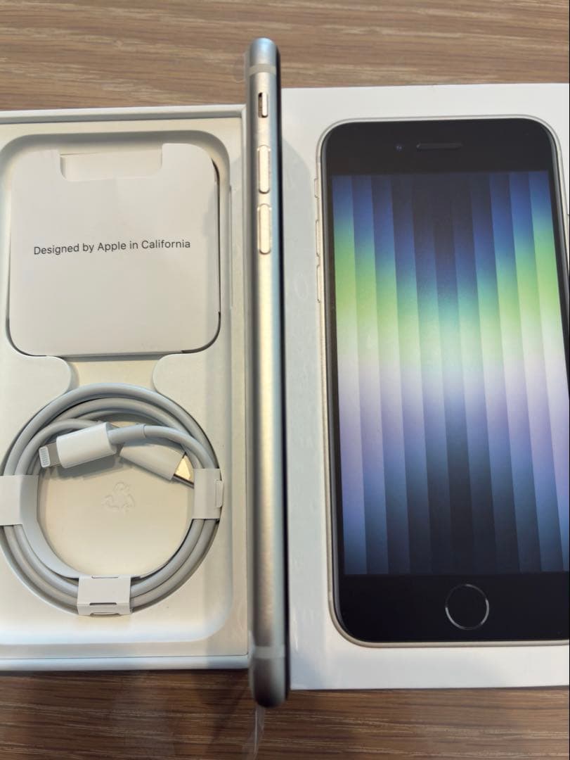 値下げ中　美品　iPhone se 3 ホワイト128GB SIMフリー