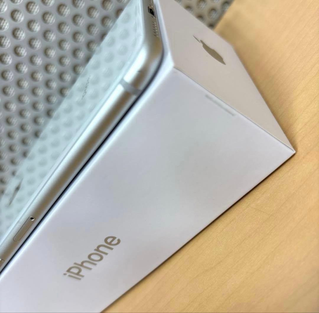 【美品】Apple iPhone 8 64GB ホワイト SIMフリー