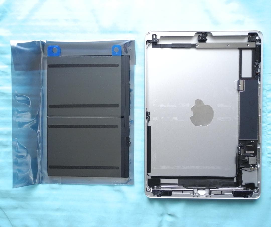 バッテリー新品 第8世代iPad ケース・新品ペン付