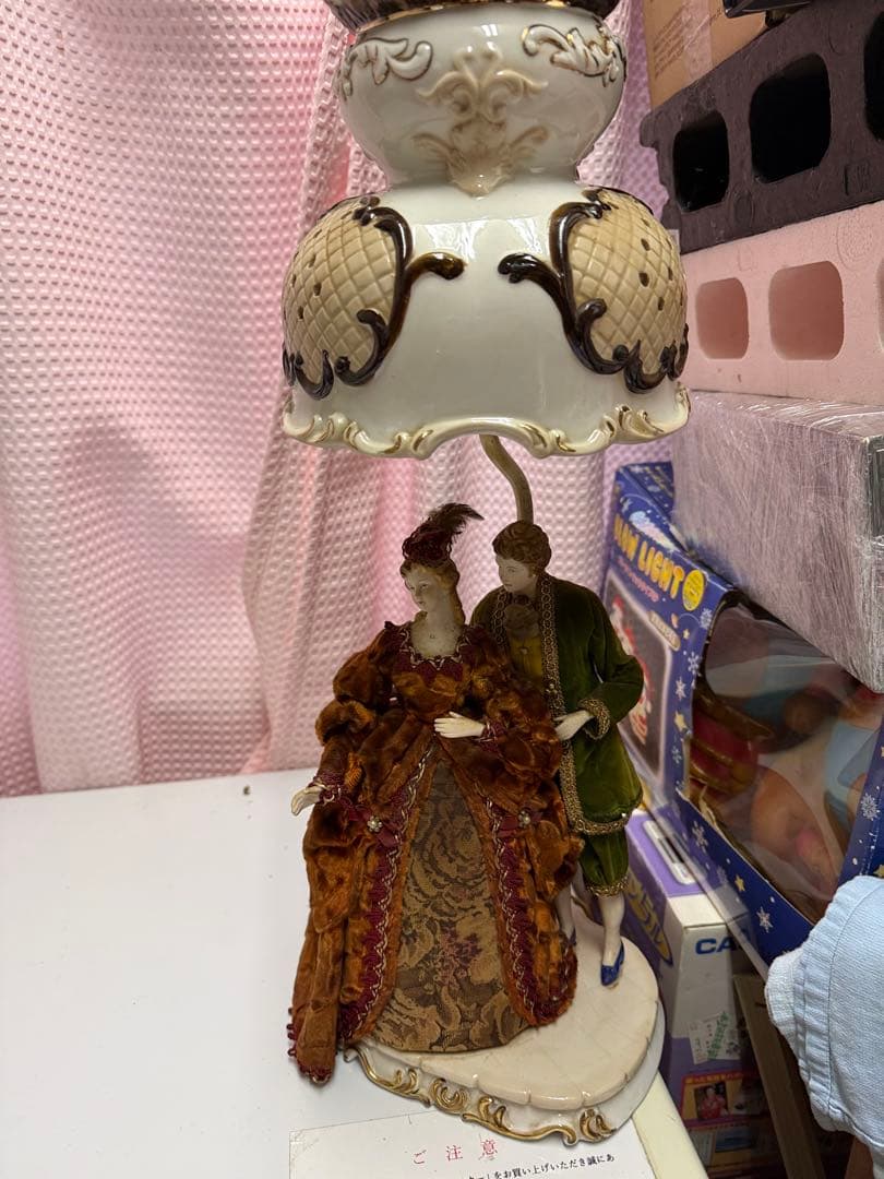 ビクトリアンスタイル 陶器製ランプ　vintage