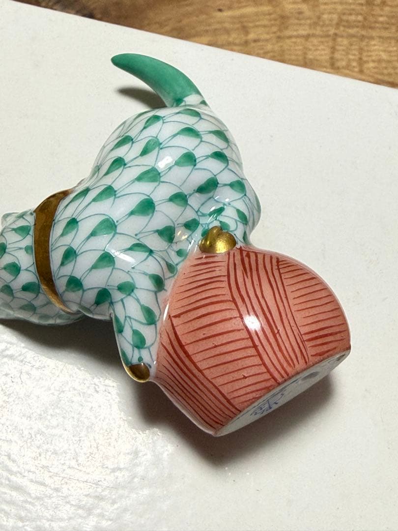 ヘレンド　フィギュリン　玉乗りねこ　緑