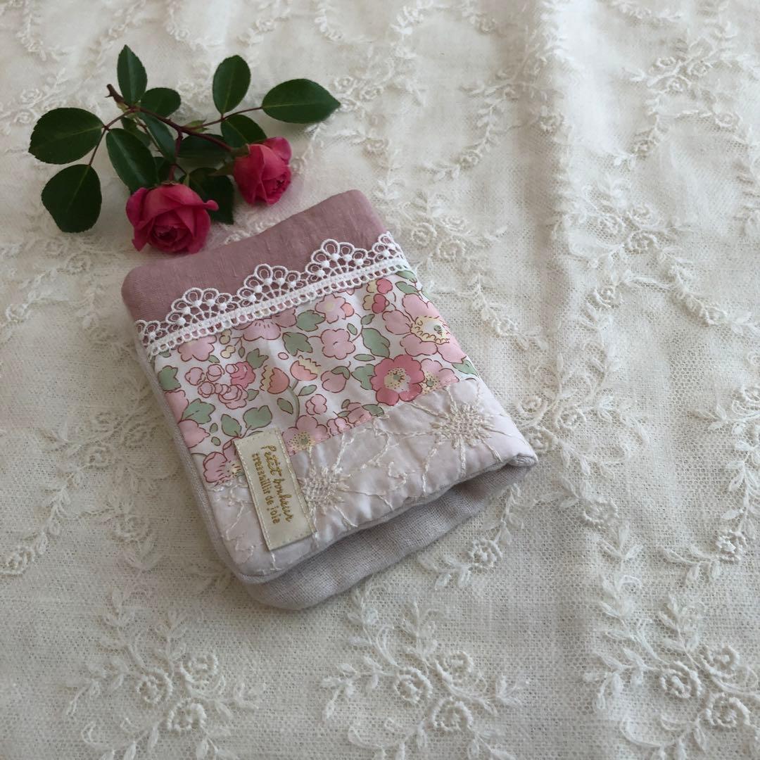 ハンドメイドハンカチ　リバティ（ベッツィ）、レース、リネン、刺繍コットン