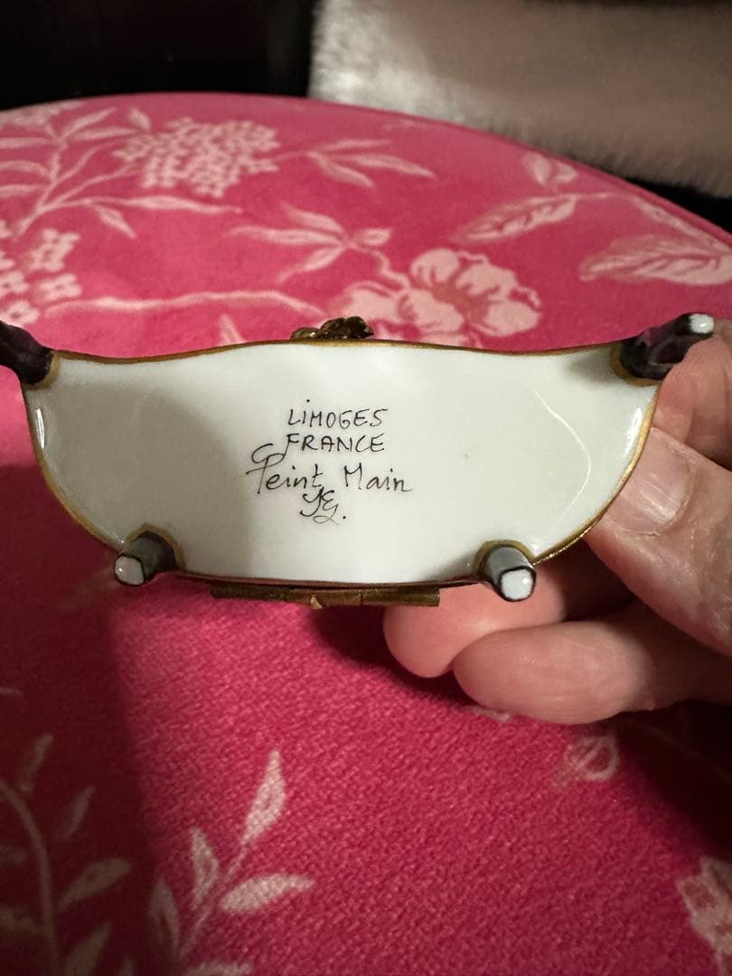 Limoges 手描き陶磁器ソファ型ボックス　リモージュ　ピルケース