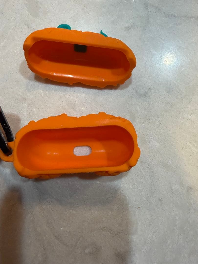 メラメラの実AirPods Proケース