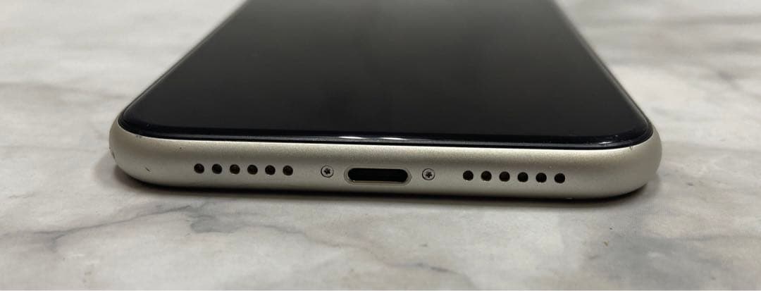 iPhone 11 64GB ホワイトカラー