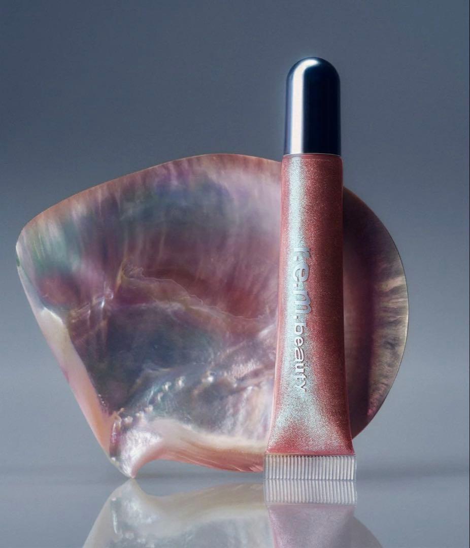 リップグロス r.e.m.ON YOUR COLLAR PLUMPING LIP GLOSS