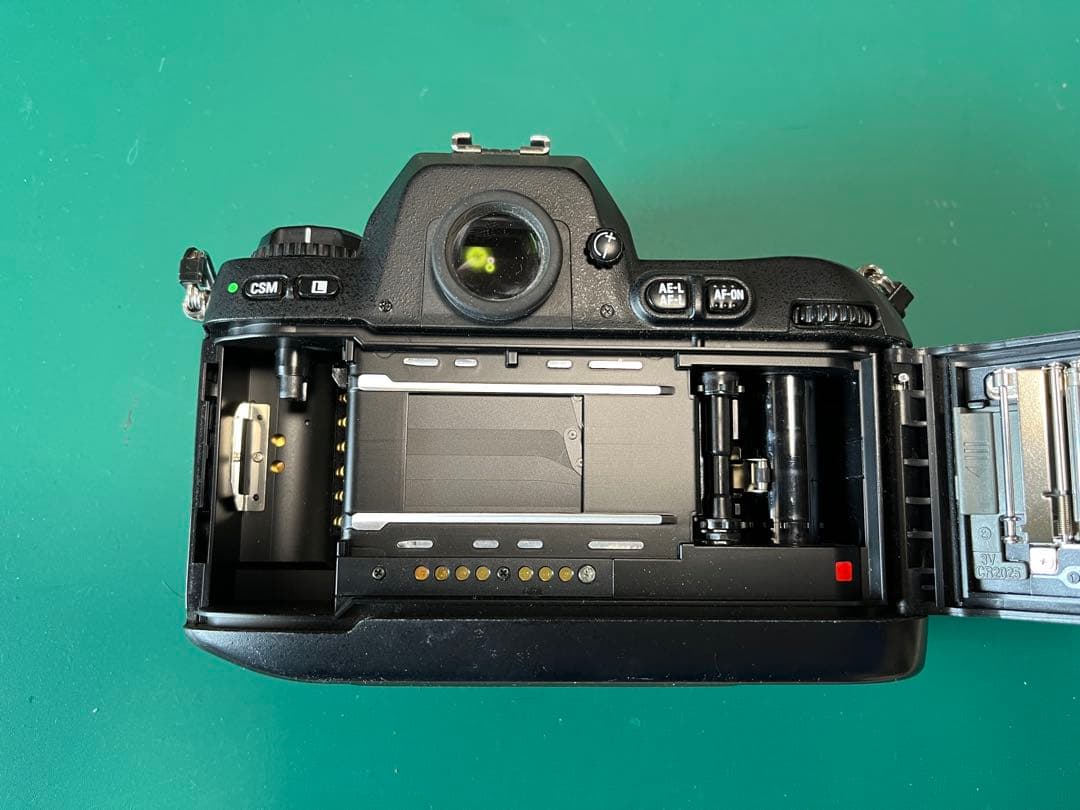 Nikon F100 一眼レフカメラ