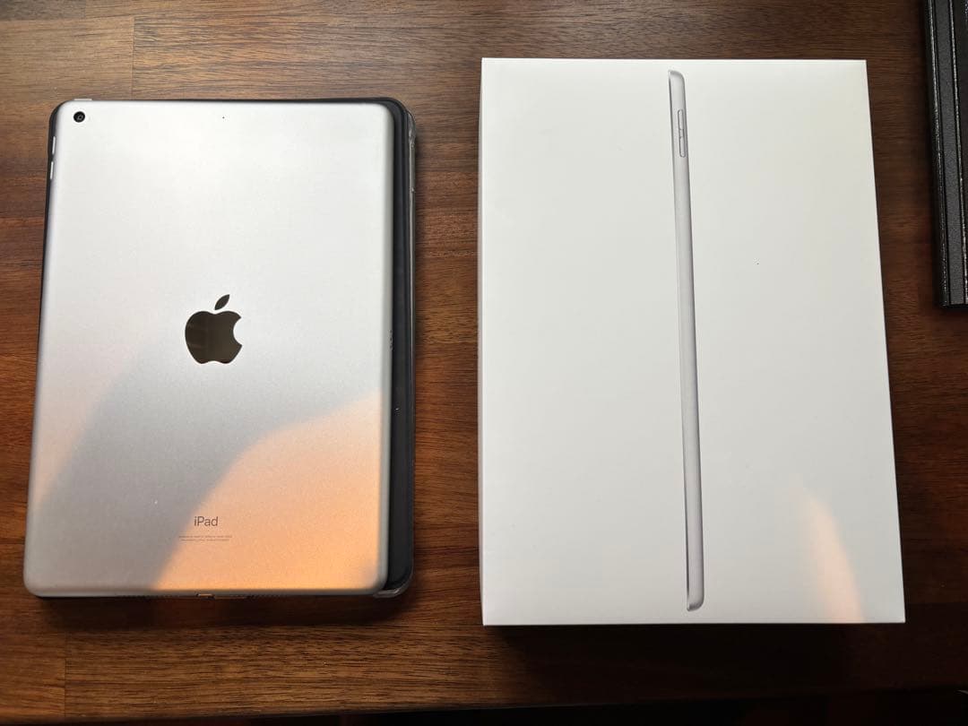 Apple iPad 第9世代64GB シルバー 本体 箱、ケース、中古ペン付き