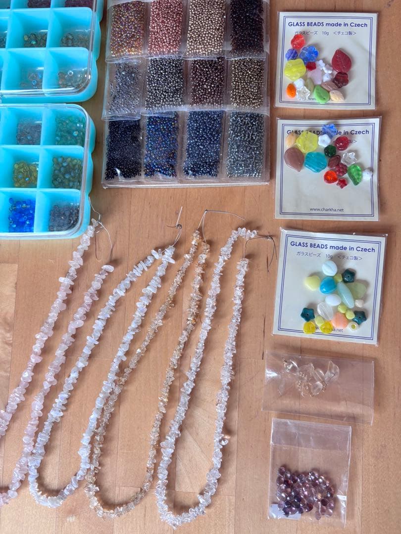 天然石さざれ チェコビーズ シードビーズ など ハンドメイド　アクセサリー
