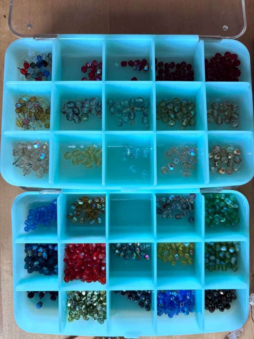 天然石さざれ チェコビーズ シードビーズ など ハンドメイド　アクセサリー