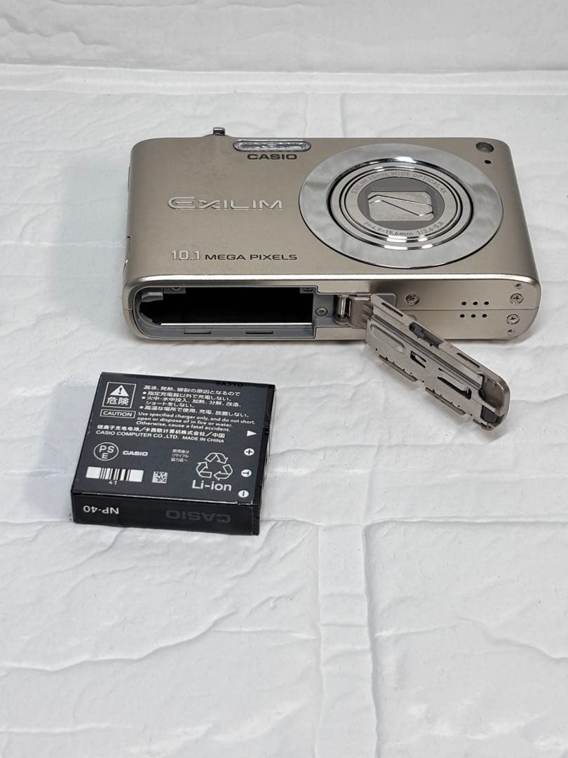 CASIO EXILIM EX-z100 10.1MP コンパクトデジタルカメラ