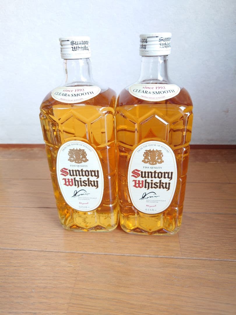 新品・未開封 　復刻版　白角角瓶　　終売品　　　７００ml２本　 箱無し　㋕81