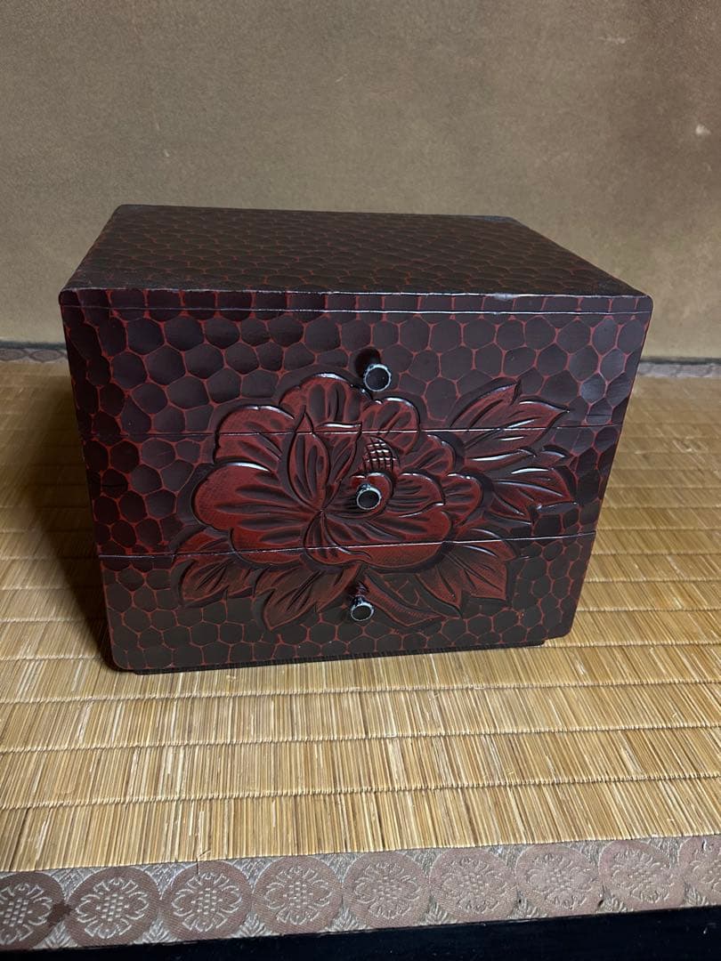 鎌倉彫り　花彫刻付き漆器収納ボックス
