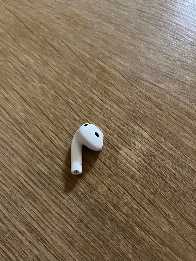 AirPods4左耳・充電ケースノイキャン搭載なし