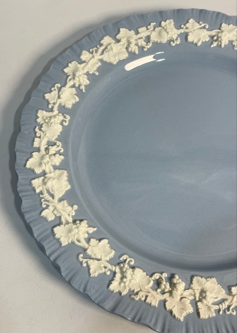 ウェッジウッド　エンボスド　クィーンズウェア　26cm