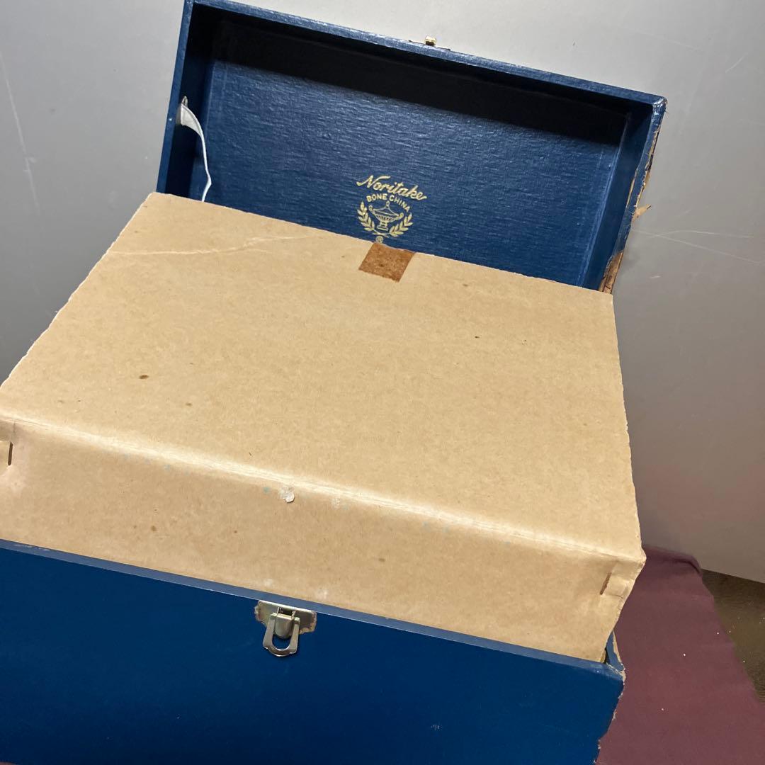 ノリタケ ボーンチャイナ 金魚 置物