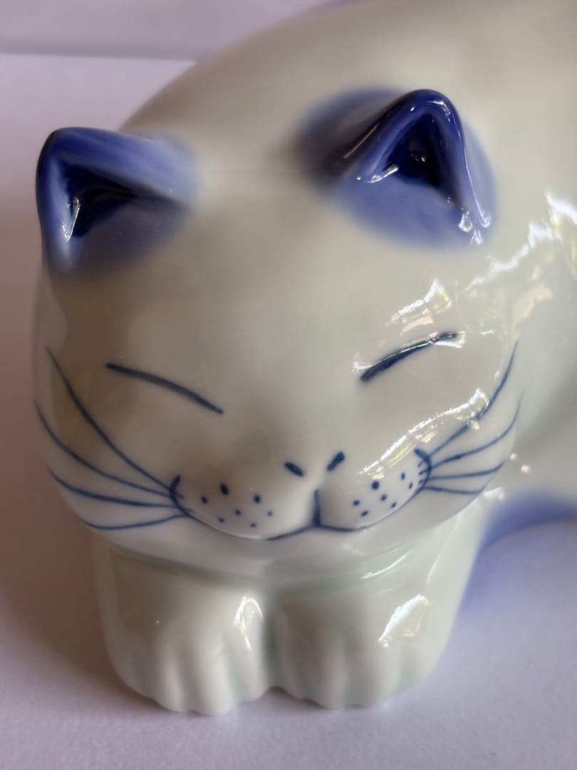 猫陶磁器作家一品物美主作染付まだらブチ猫形置物