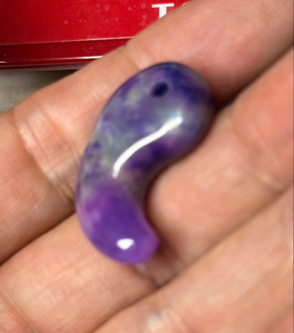 よ*ぴ様 珍品 スギライト勾玉
