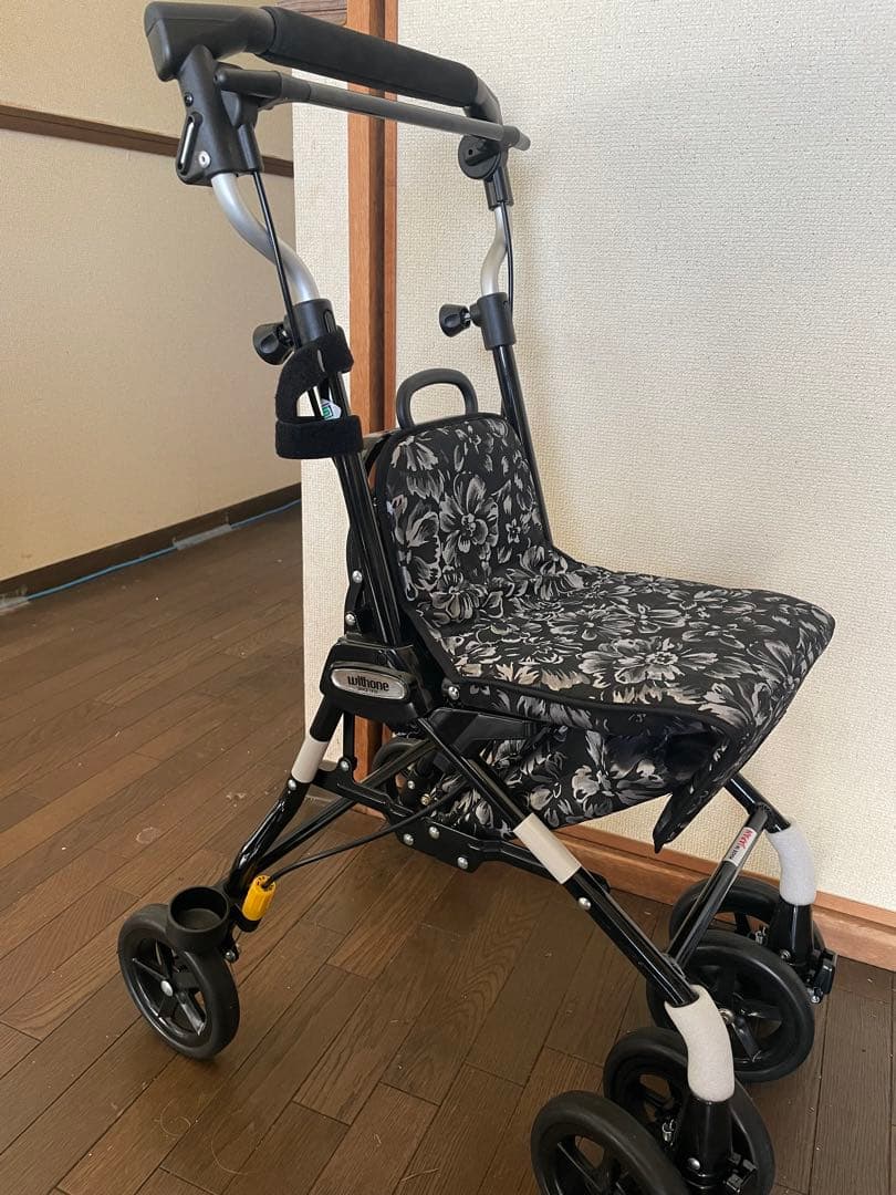 座れるコンパクトシルバーカー ライトステップタイニーW　ヌーボー レガロ
