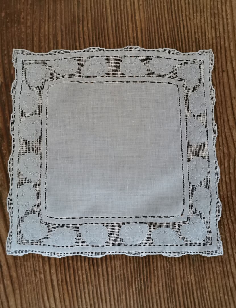 ヴィンテージ 汕頭刺繍 or スイスアペンツェル刺繍 梯子&薔薇刺繍 ハンカチ