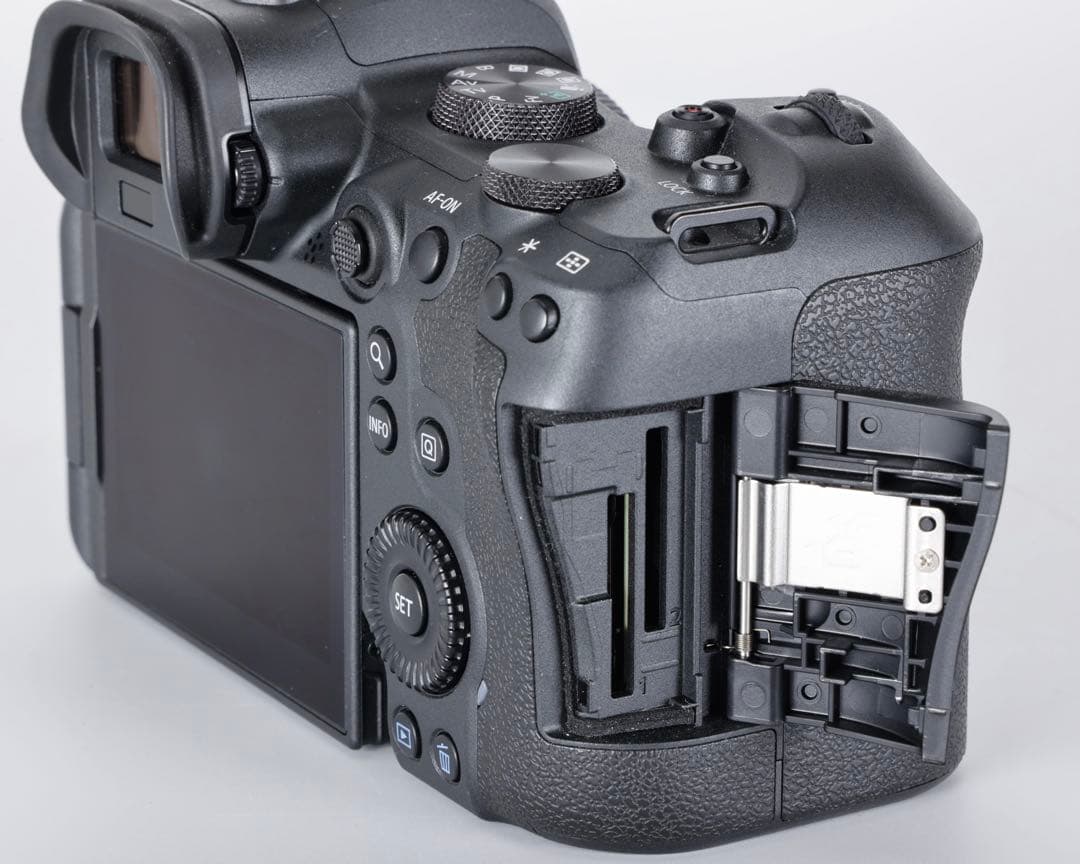 CANON EOS R6 ボディ本体と付属品一式 純正バッテリ