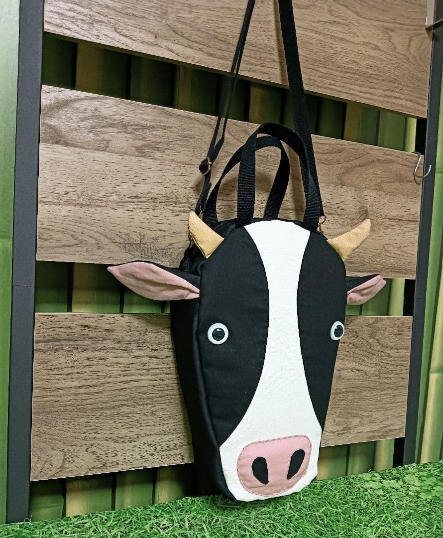 牛　ショルダーバッグ　ハンドメイド　ホルスタイン