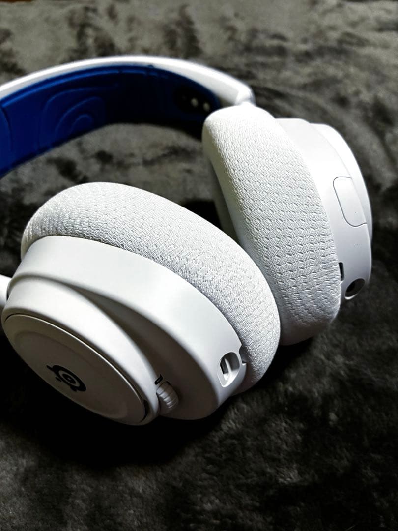 SteelSeries Arctis Nova 7pワイヤレスヘッドホン 白