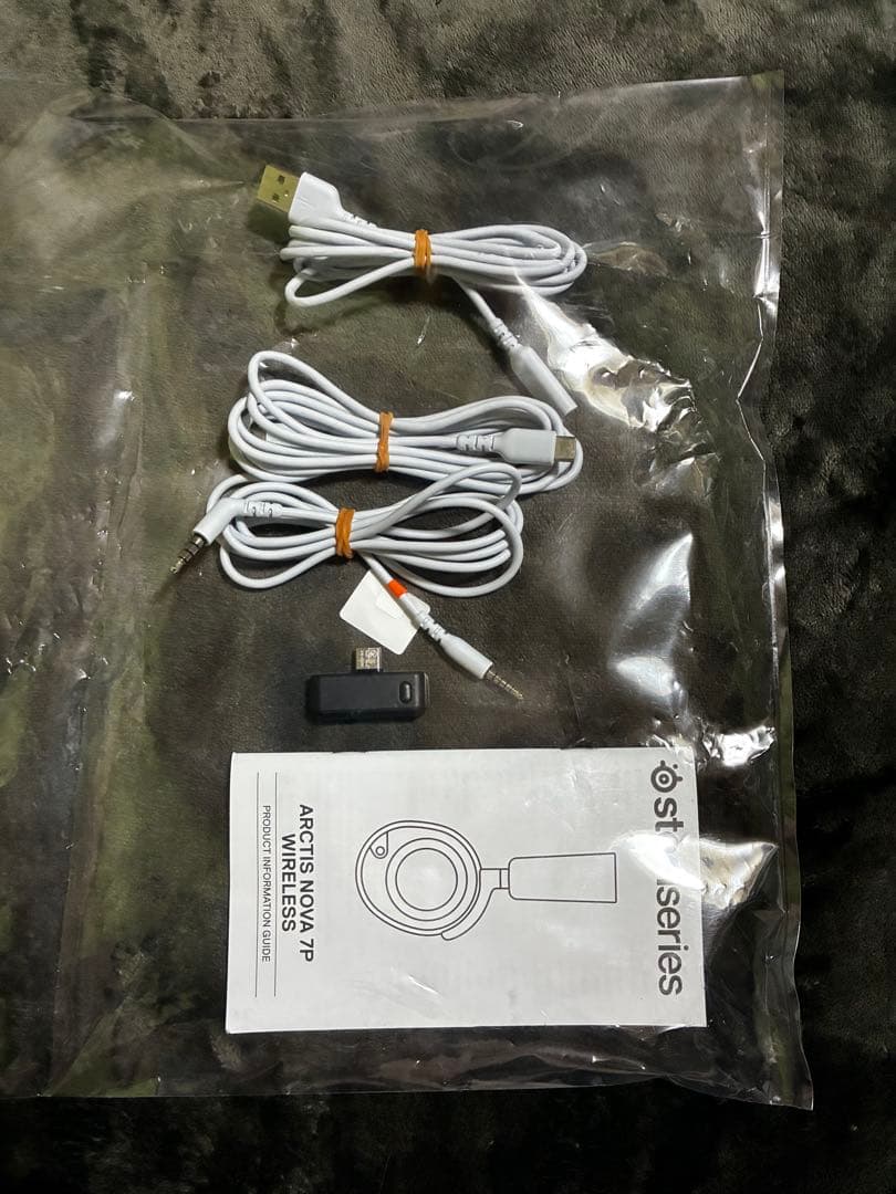SteelSeries Arctis Nova 7pワイヤレスヘッドホン 白