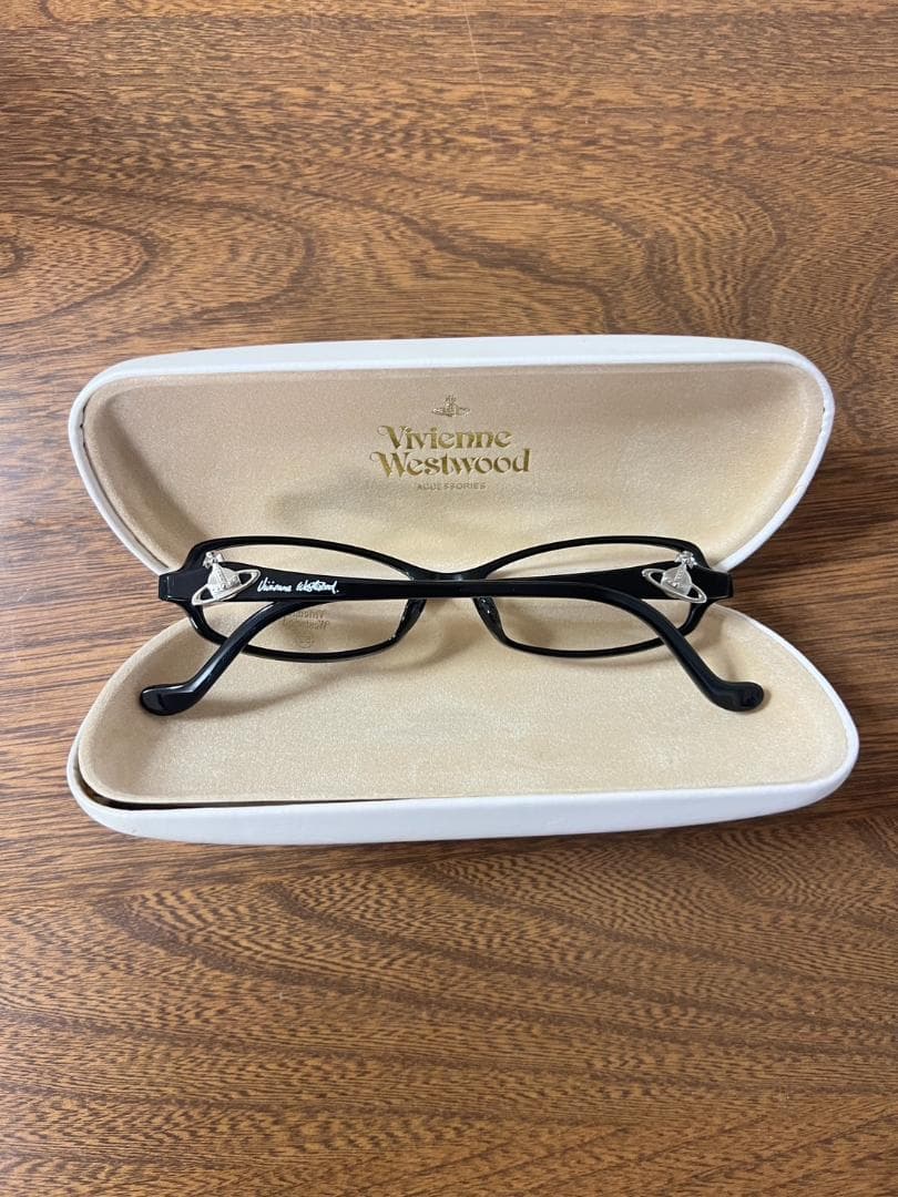 ピンクの猫Vivienne Westwood ブラック メガネ ケース付き