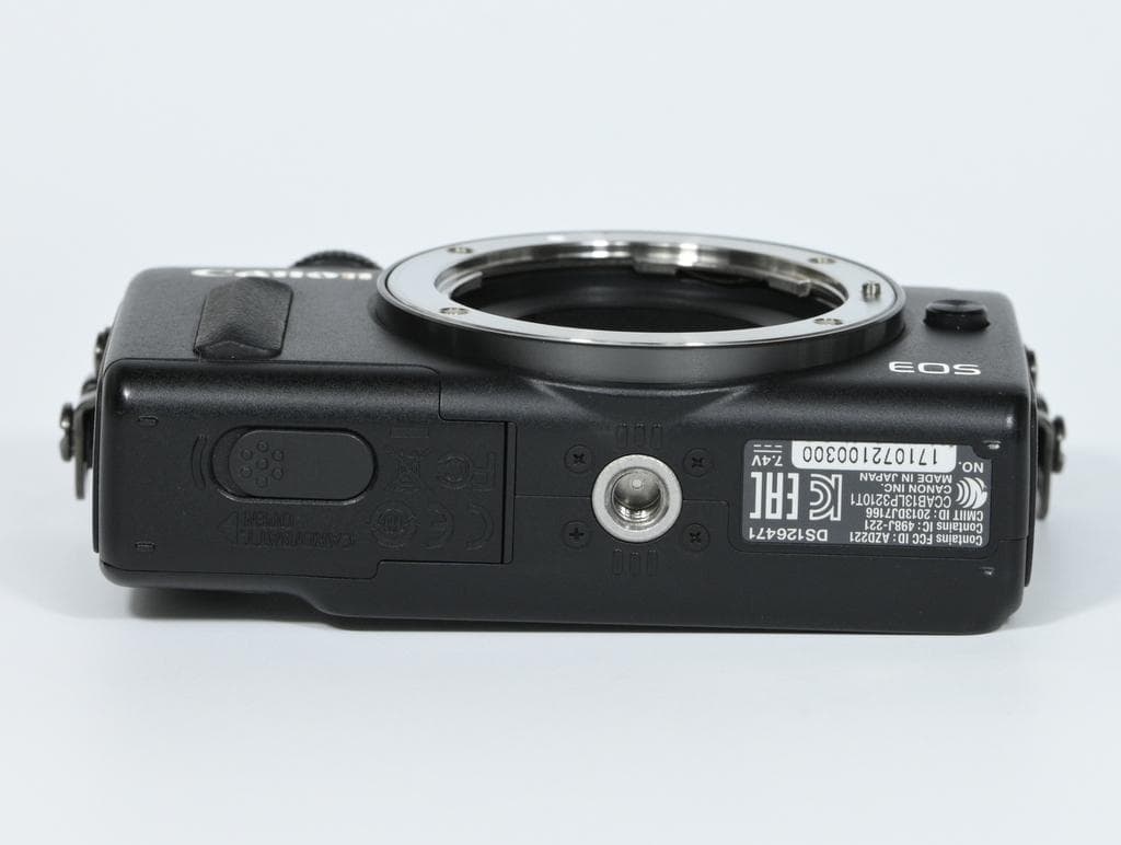 【超美品】 キヤノン　Canon EOS M2 ボディ 《スピードライト付》