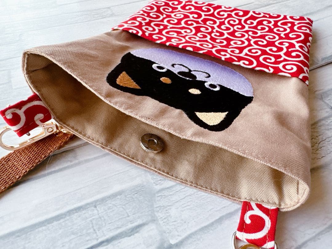 専用　ハンドメイド　刺繍　黒柴犬　ひょっこり　ショルダートートバッグ　唐草模様