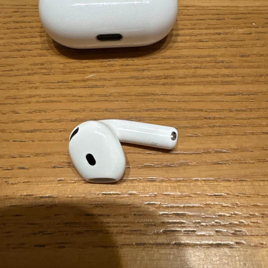AirPods本体 右のみ　ホワイト 充電ケース付き