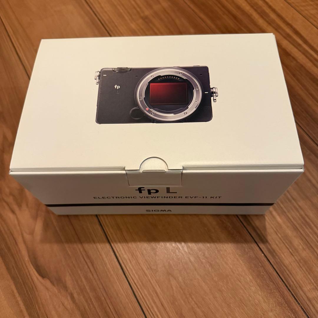 SIGMA fp L 本体と付属品