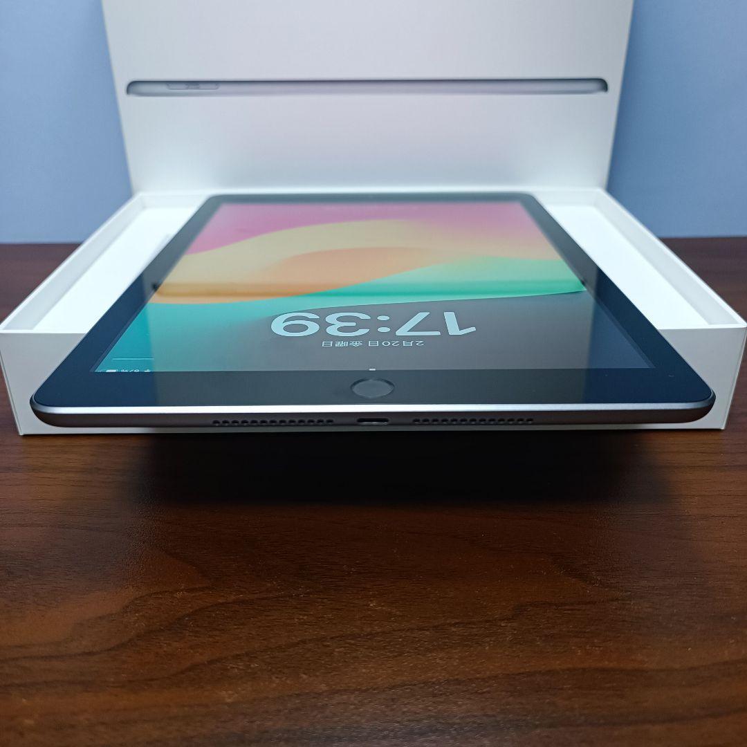 (美品) iPad 第7世代 WiFi 32GB、 Logi Keyboard