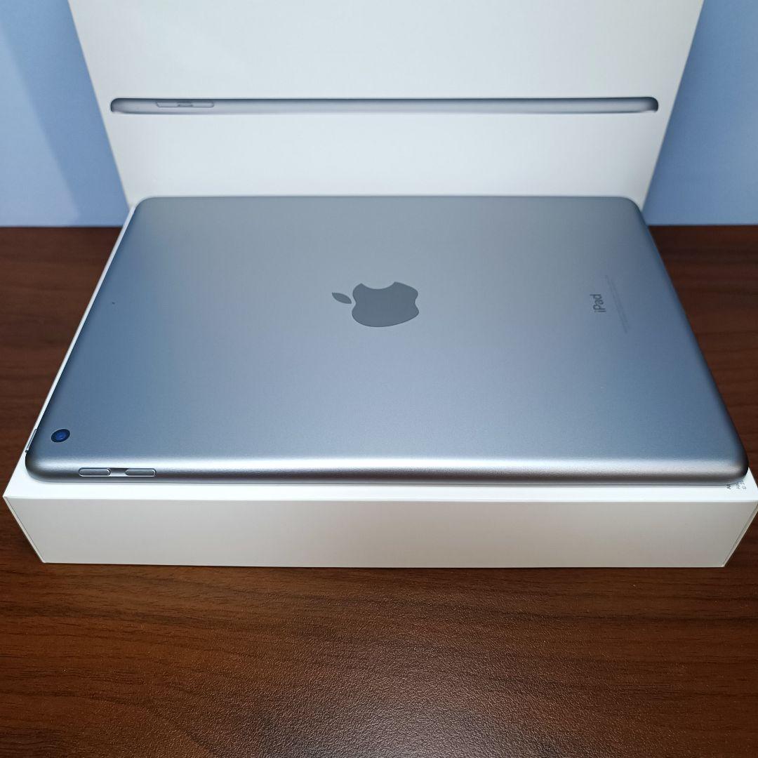 (美品) iPad 第7世代 WiFi 32GB、 Logi Keyboard