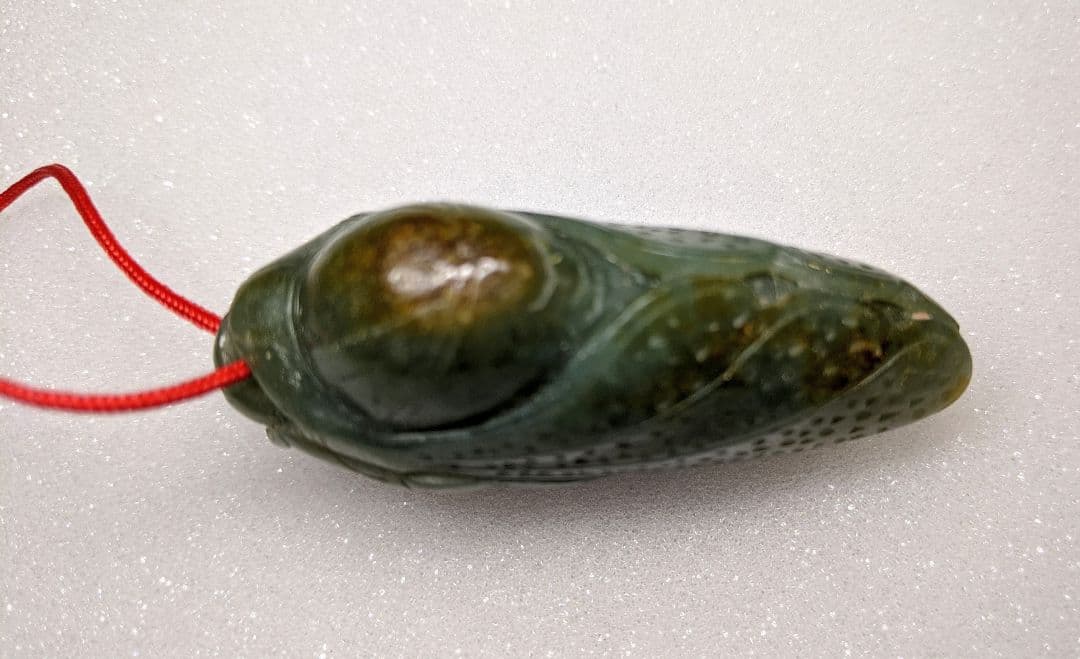 天然石　青玉　蝉