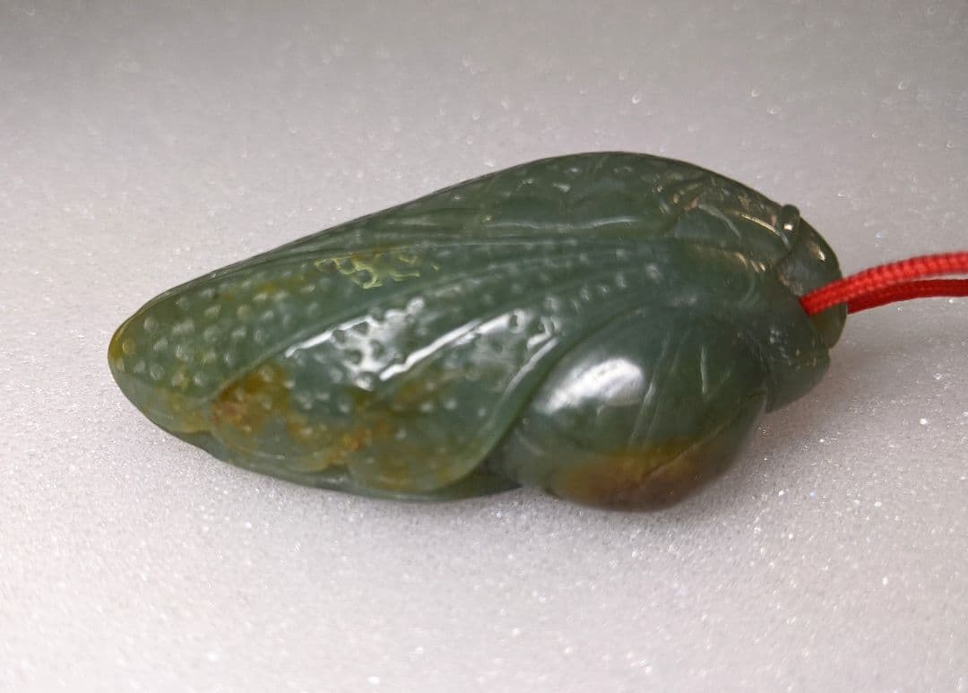 天然石　青玉　蝉