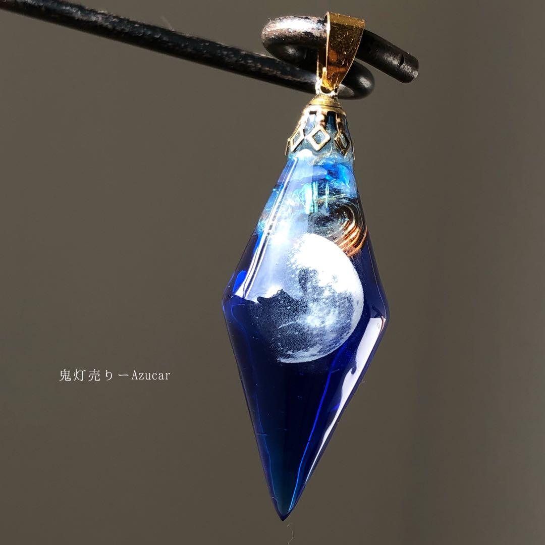 上弦の月に願う　蓄光オルゴナイトペンデュラムネックレス