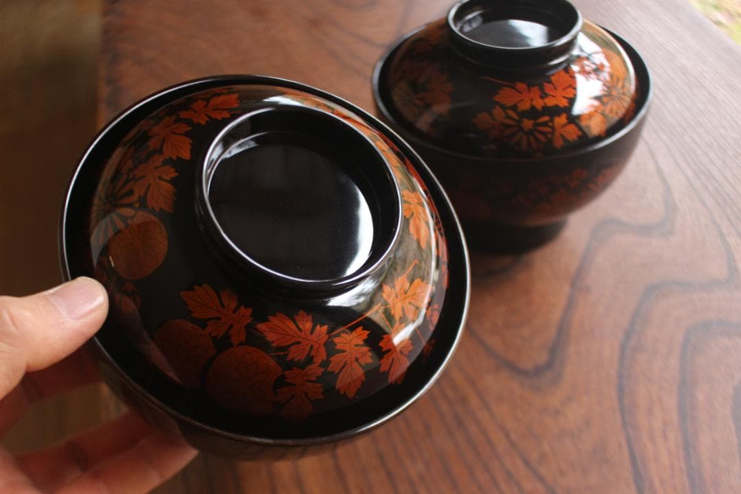 デッドストック！上質黒漆に極上白檀菊蒔絵の映える大椀2点（検山中塗白檀塗煮物椀